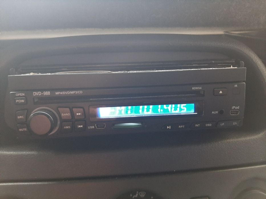 Продам автомагнітолу з 7" екраном sony