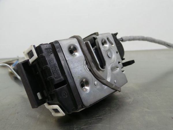 Fechadura / fecho porta trás esquerdo MERCEDES-BENZ GLA (X156)