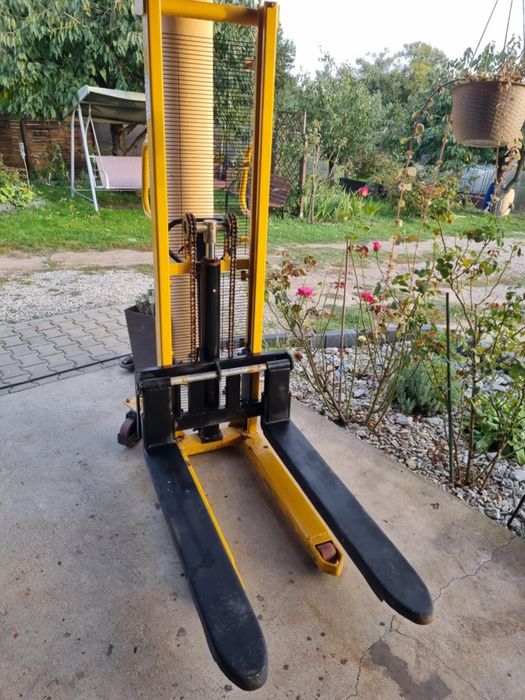 Podnośnik masztowy paletowy cormak