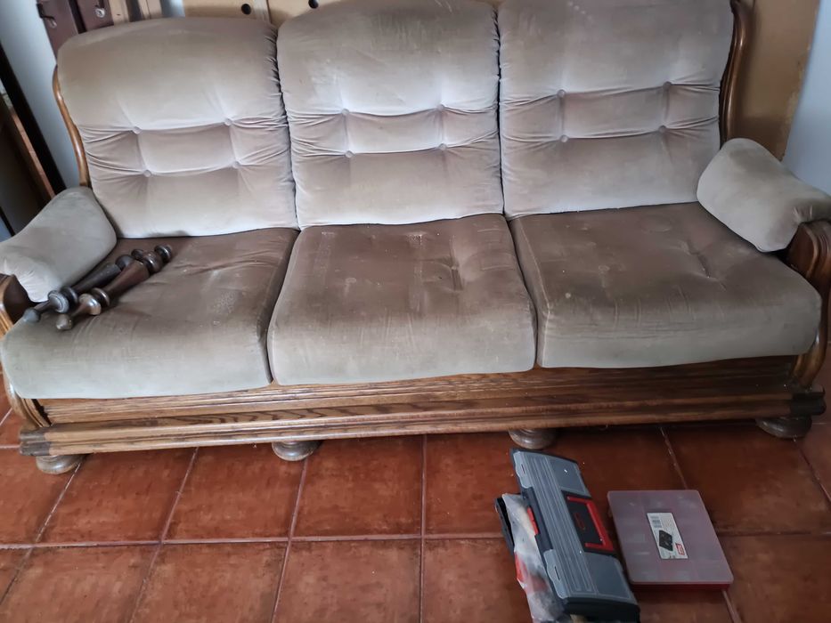 Vendo sofás e outros para desocupar