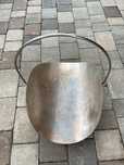Kosz metalowy na drzewo