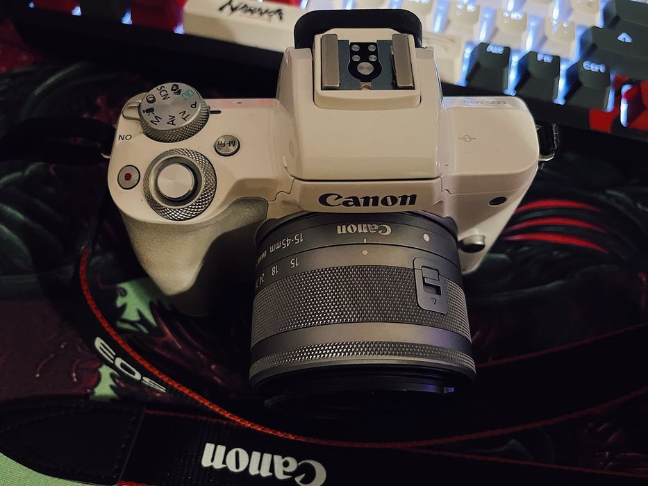 Canon EOS M50 Mark II 2 / Kiss M2 24.1MP 15-45mm Lens Kit
