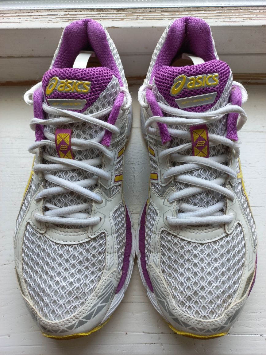 Кроссовки ASICS GT-2000 2. 38,5р.сост.отл.оригинал