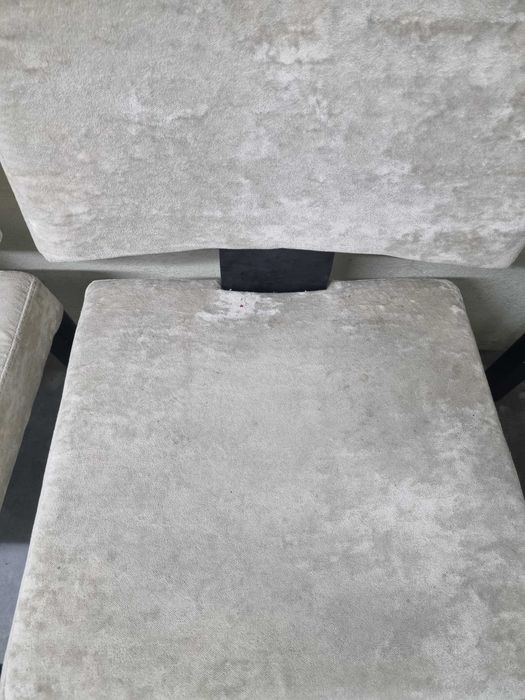 4 Cadeiras de sala alcochoadas para restaurar