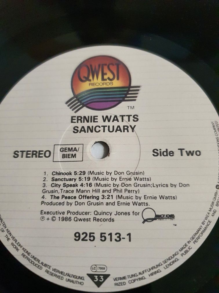 Продам  винил .New England .Ernie Watts.Daryl Hall. Survivor