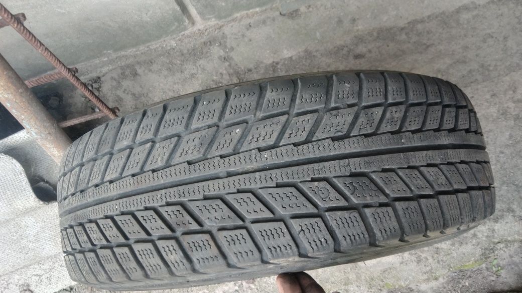Продам шини  195/65R15