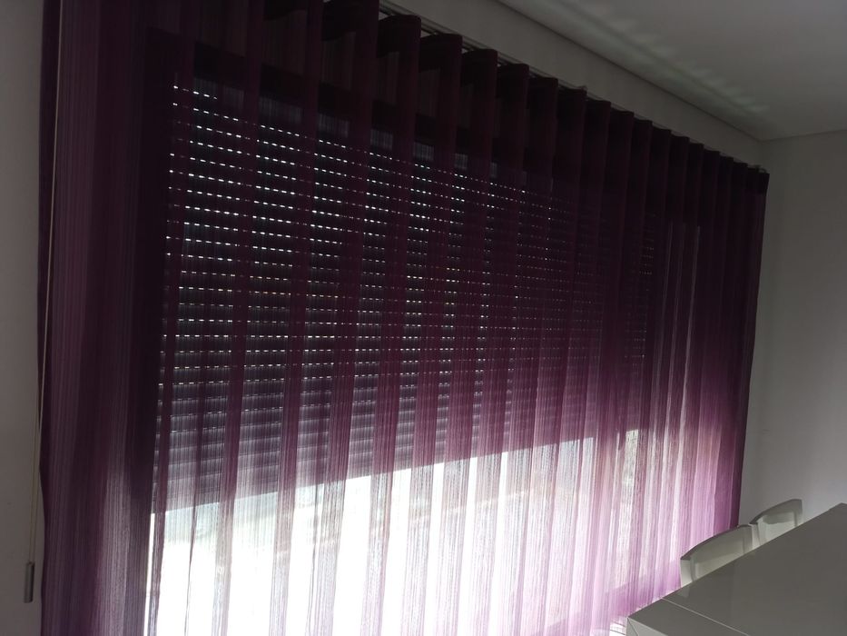 Tapete, cortinados e bancos