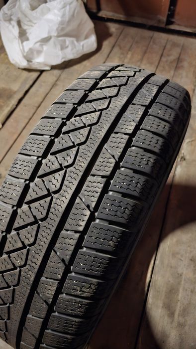Шини зимові 235/65 R17