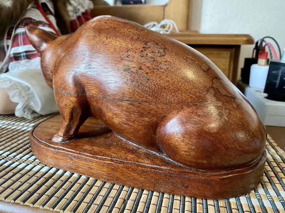 Деревянная статуэтка кормящая свинка, красное дерево, антиквариат