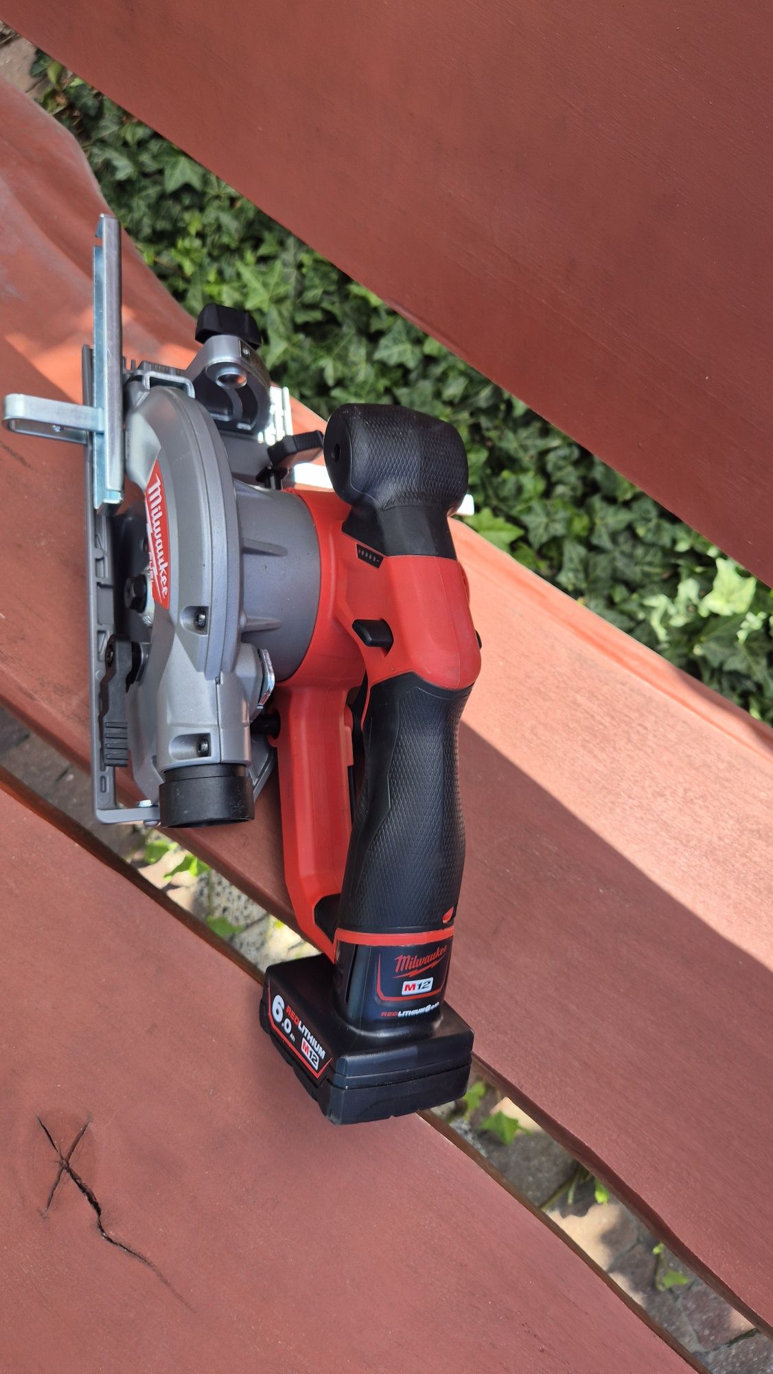 Milwaukee m12 CCS44 piła tarczowa