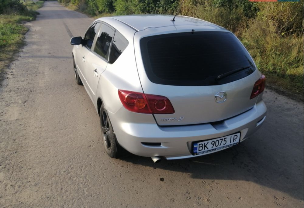 Mazda 3 легковий автомобіль