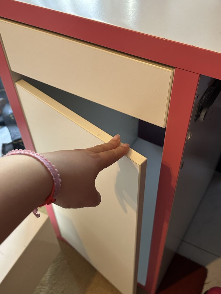 Vendo secretaria + cadeira