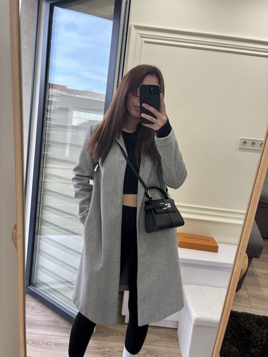 Продам сіре пальто Zara тепленьке в гарному стані