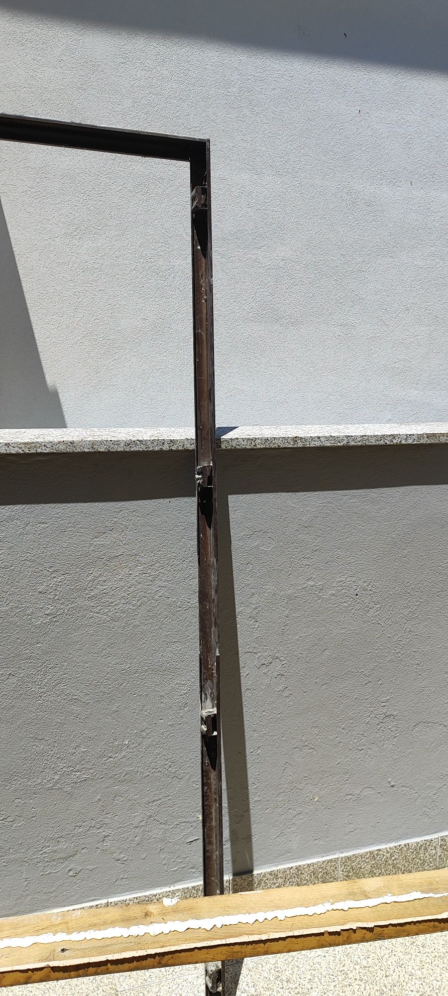 Porta blindada , necessita fechadura nova
