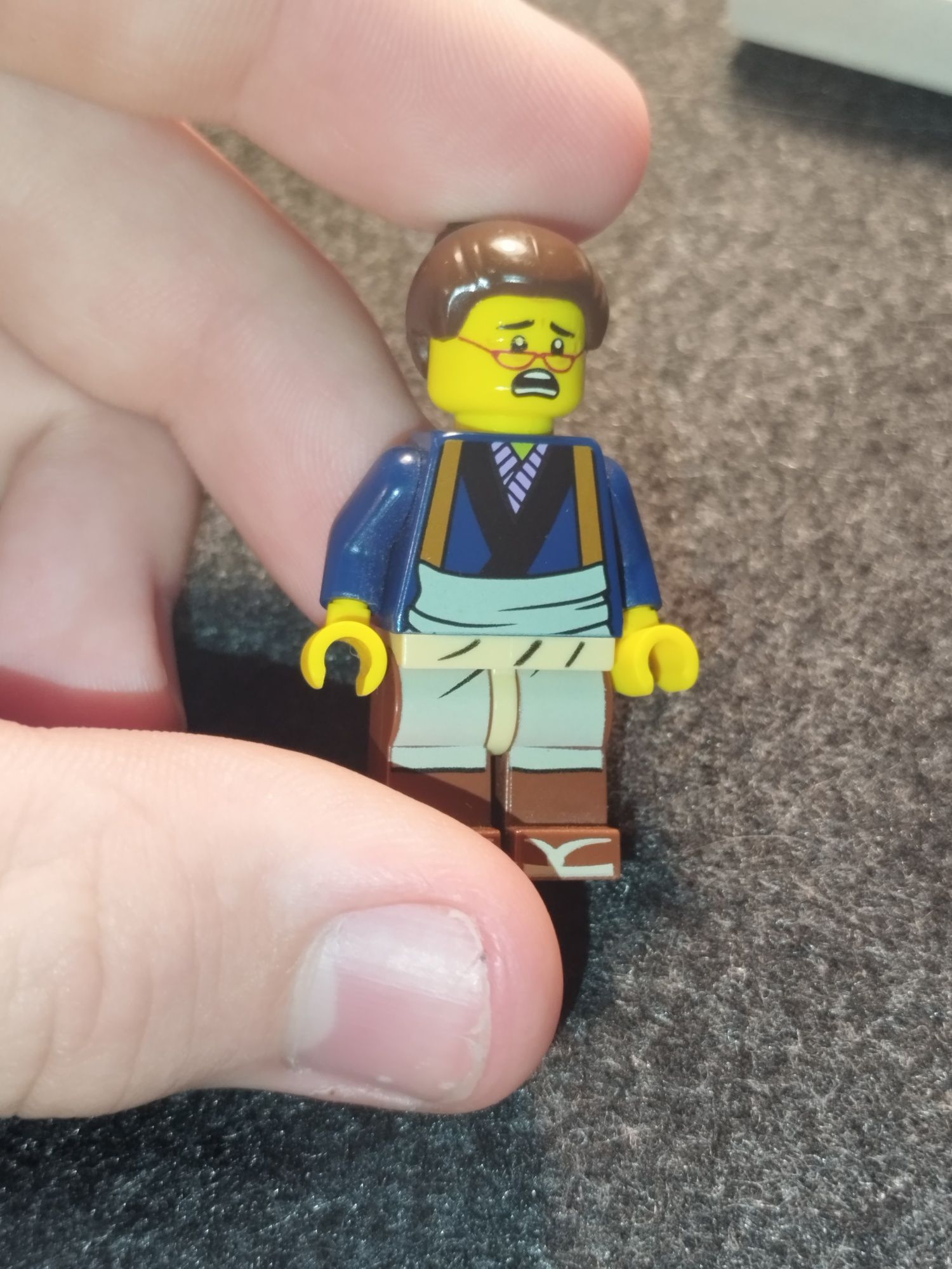 Продам Лего человечков
