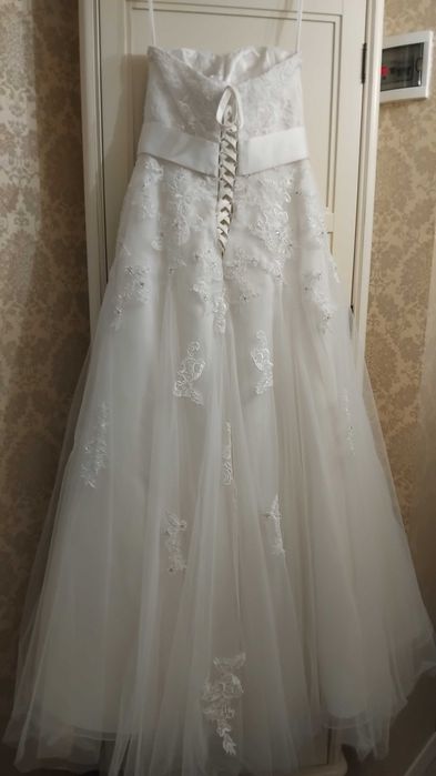 Весільна розкішна біла сукня