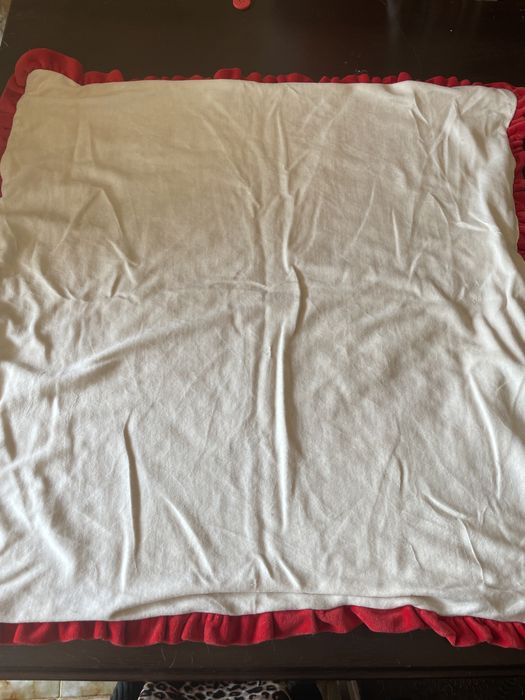 Manta/cobertor reversível vermelho/cru com bordado para bebé