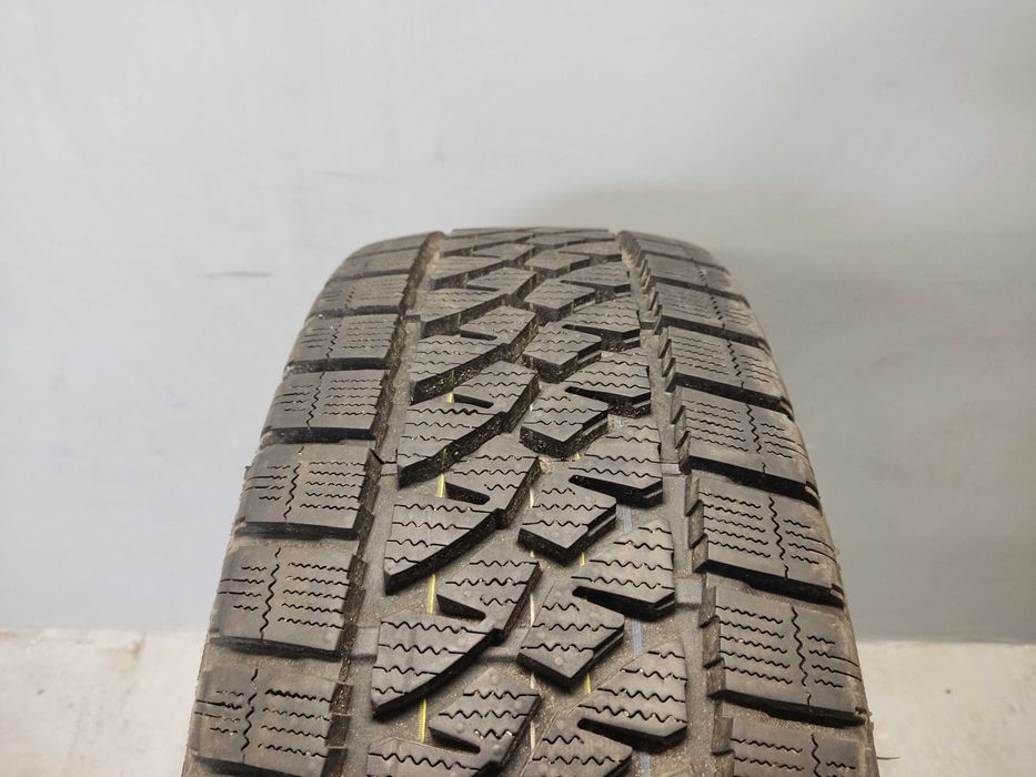 1x235/65R16C Bridgestone Blizzak W810, 115/113R, 2024 rok, Jak Nowa