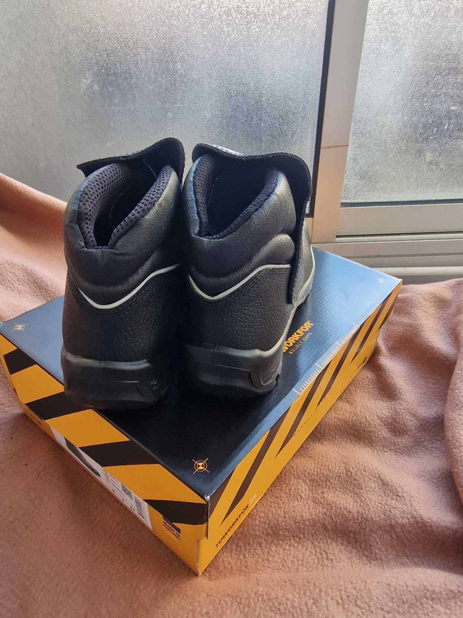 Bota de trabalho biqueira de aço tamanho 42 novos.