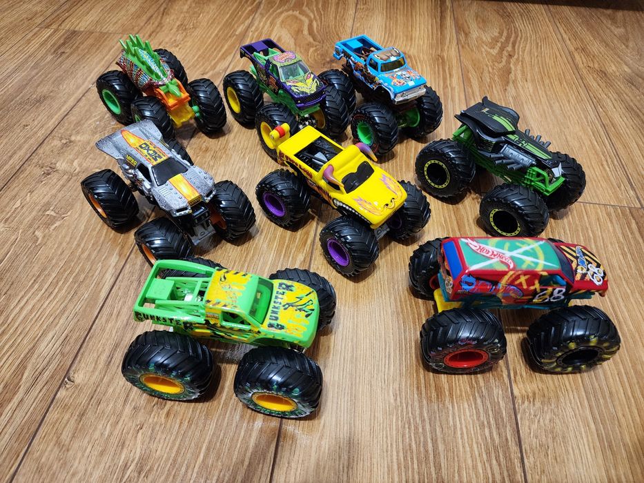 Машинки монстр трак хотвілс.Браслети для пішоходів 22см.