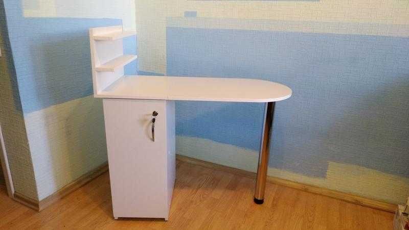 Маникюрный стол складной