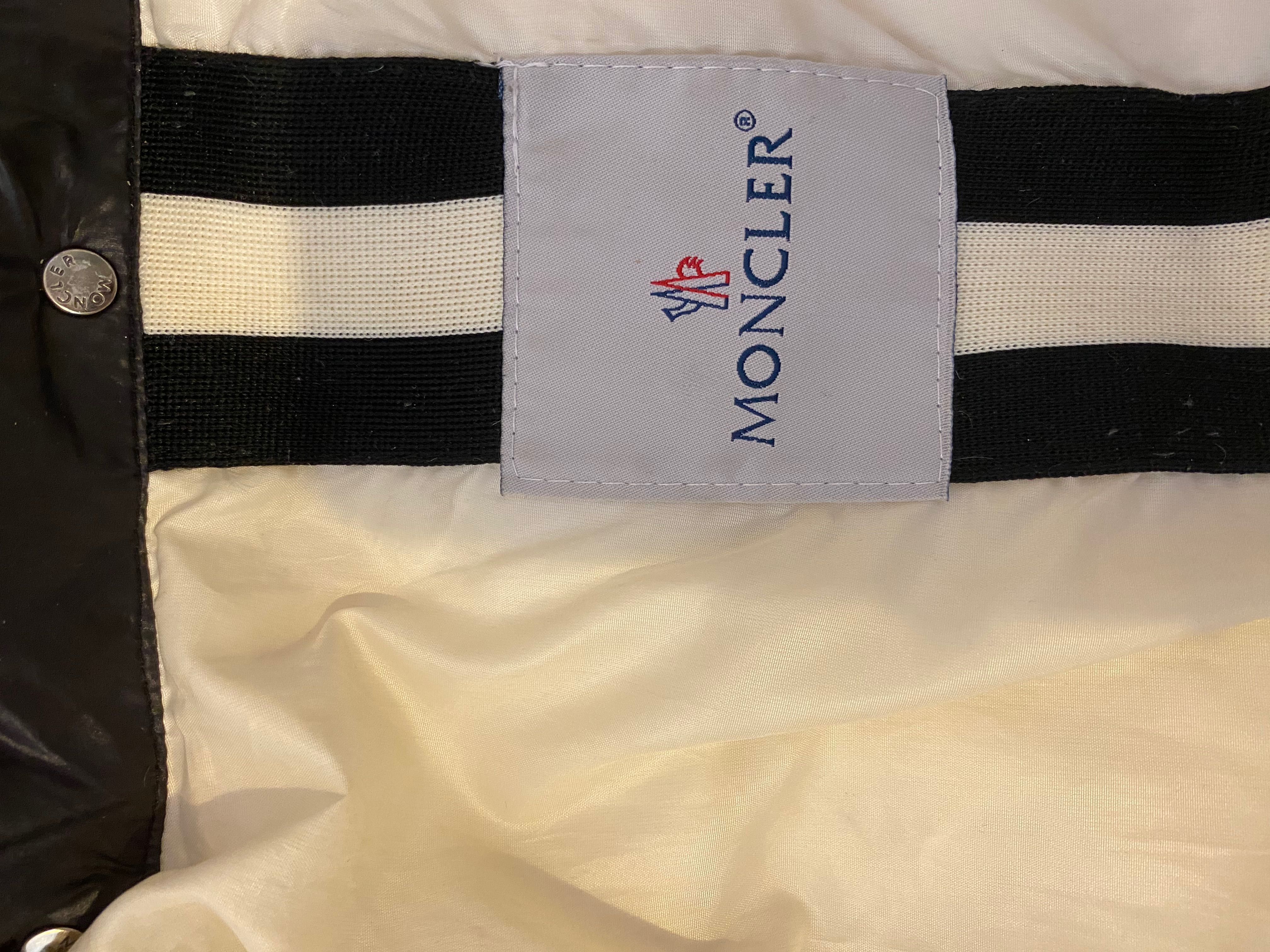 Курточка moncler