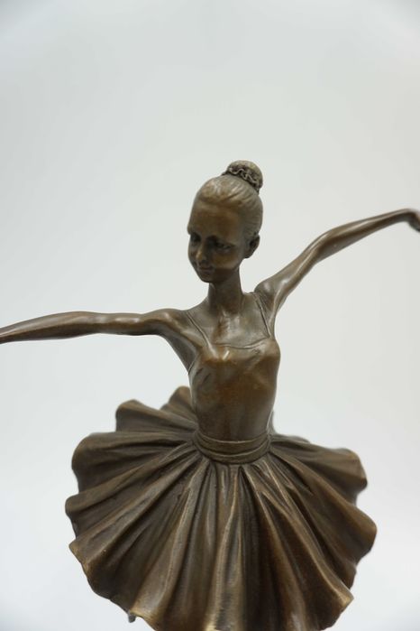 FIGURA Z BRĄZU Balerina tancerka baletnica