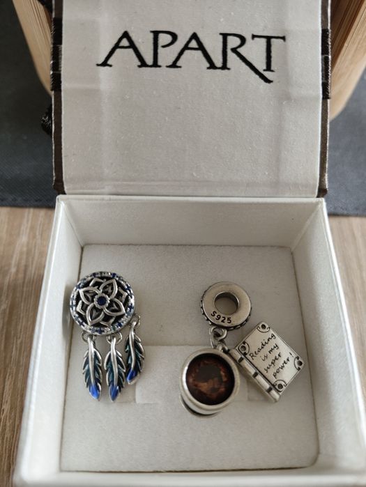 Dwa charmsy srebro Łapacz snów i kawa z książką