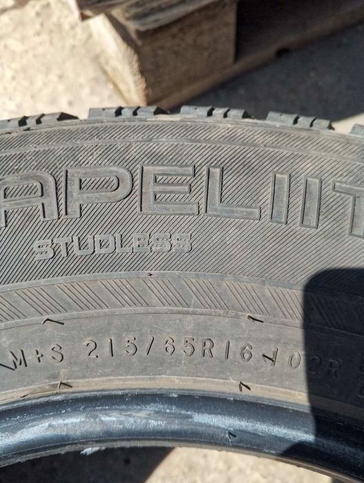 Продам шини на R16 215-65