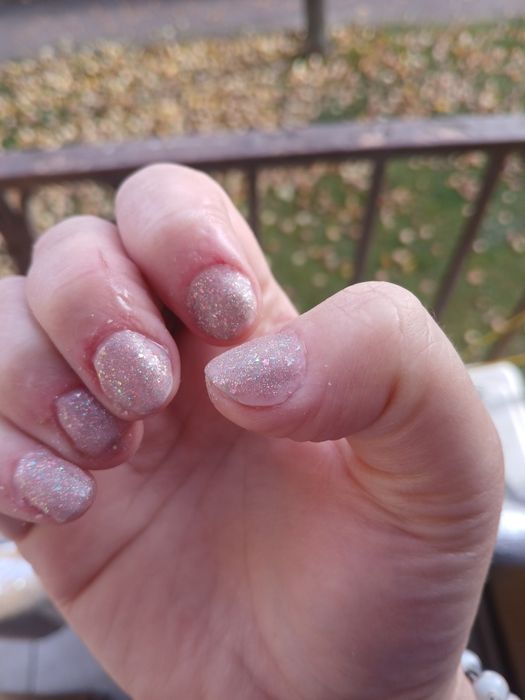 Paznokcie hybrydowe i żelowe