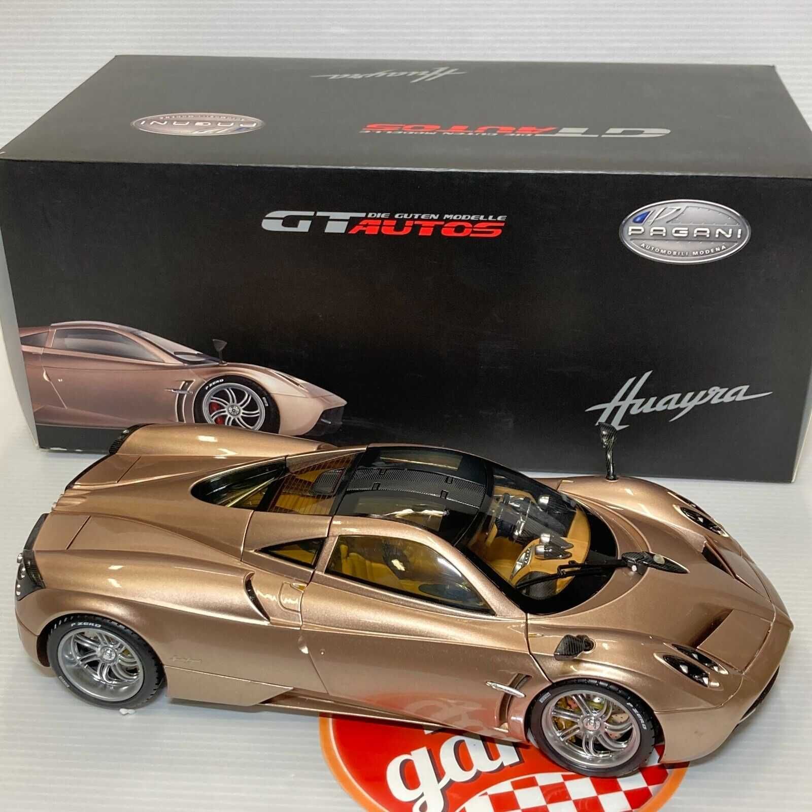 1/18 pagani huayra gold (gt autos / welly)