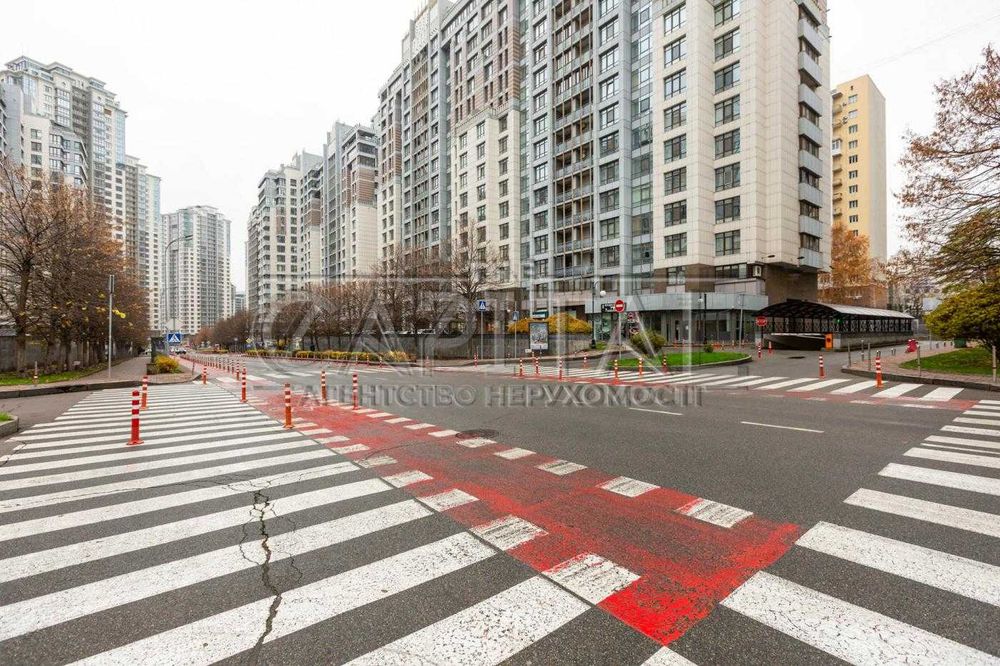 Фасадне приміщеня 195м2  в ЖК Новопечерські Липки