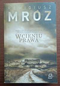 Remigiusz Mróz - W cieniu prawa