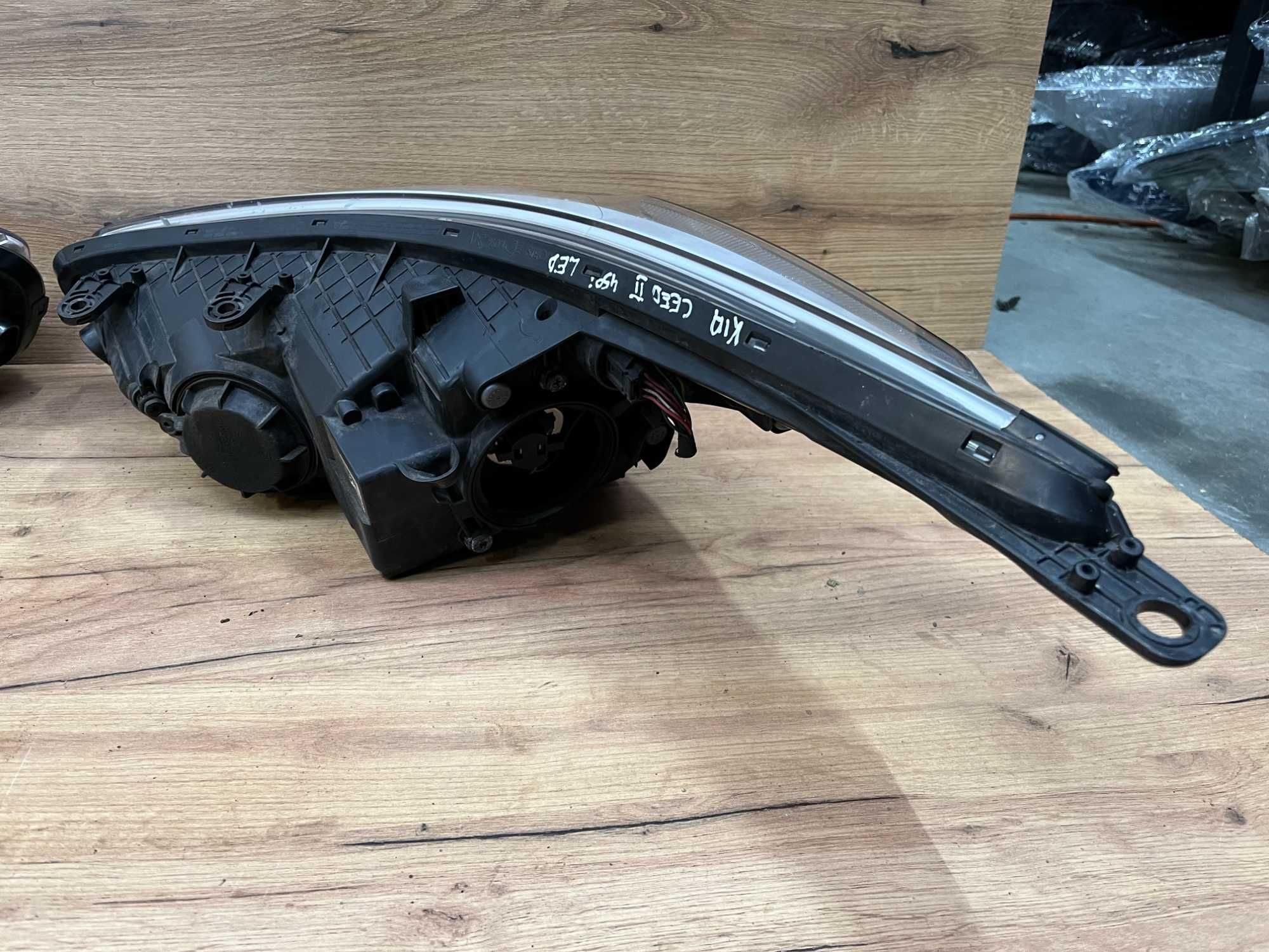 Lampa/reflektor przedni lewy prawy Kia Ceed II LED