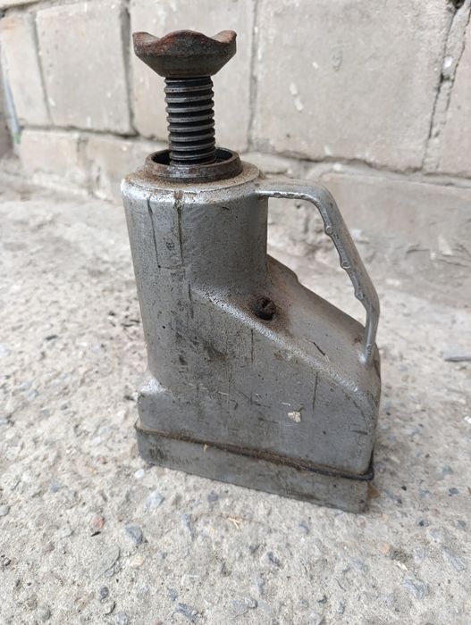 Podnośnik hydrauliczny z PRL