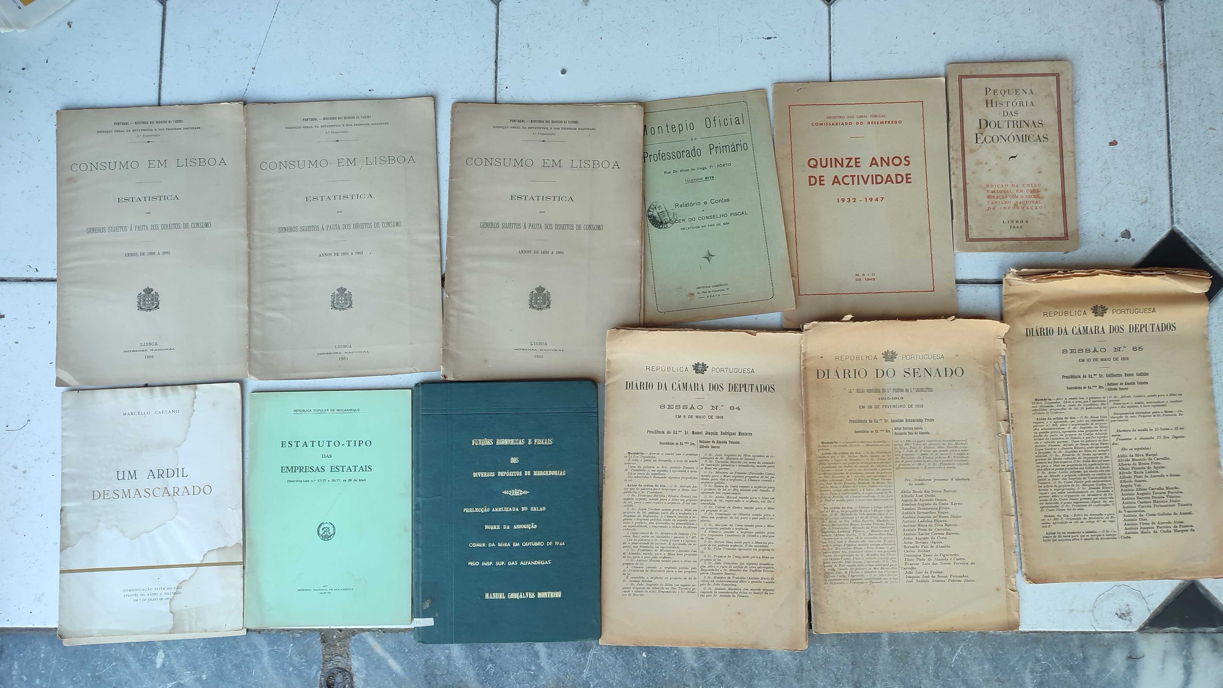 Lote 86 Publicações diversas, brochuras e outros História e Politica