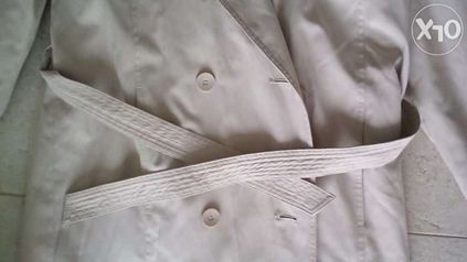 Vendo gabardina cor bege da marca CANDA, está como nova