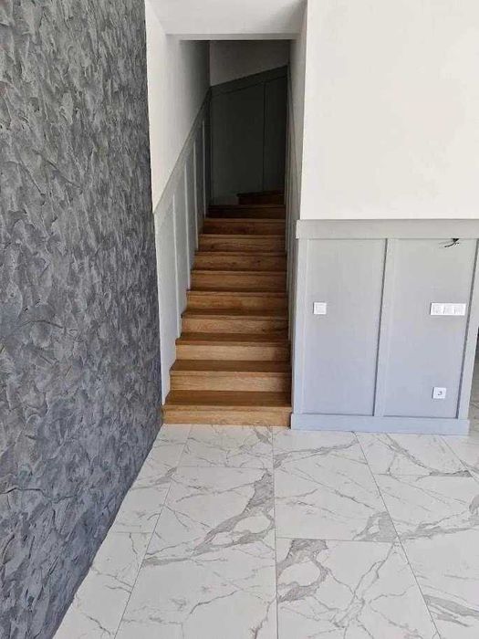 Продаж будинку на вул. Зубрицького