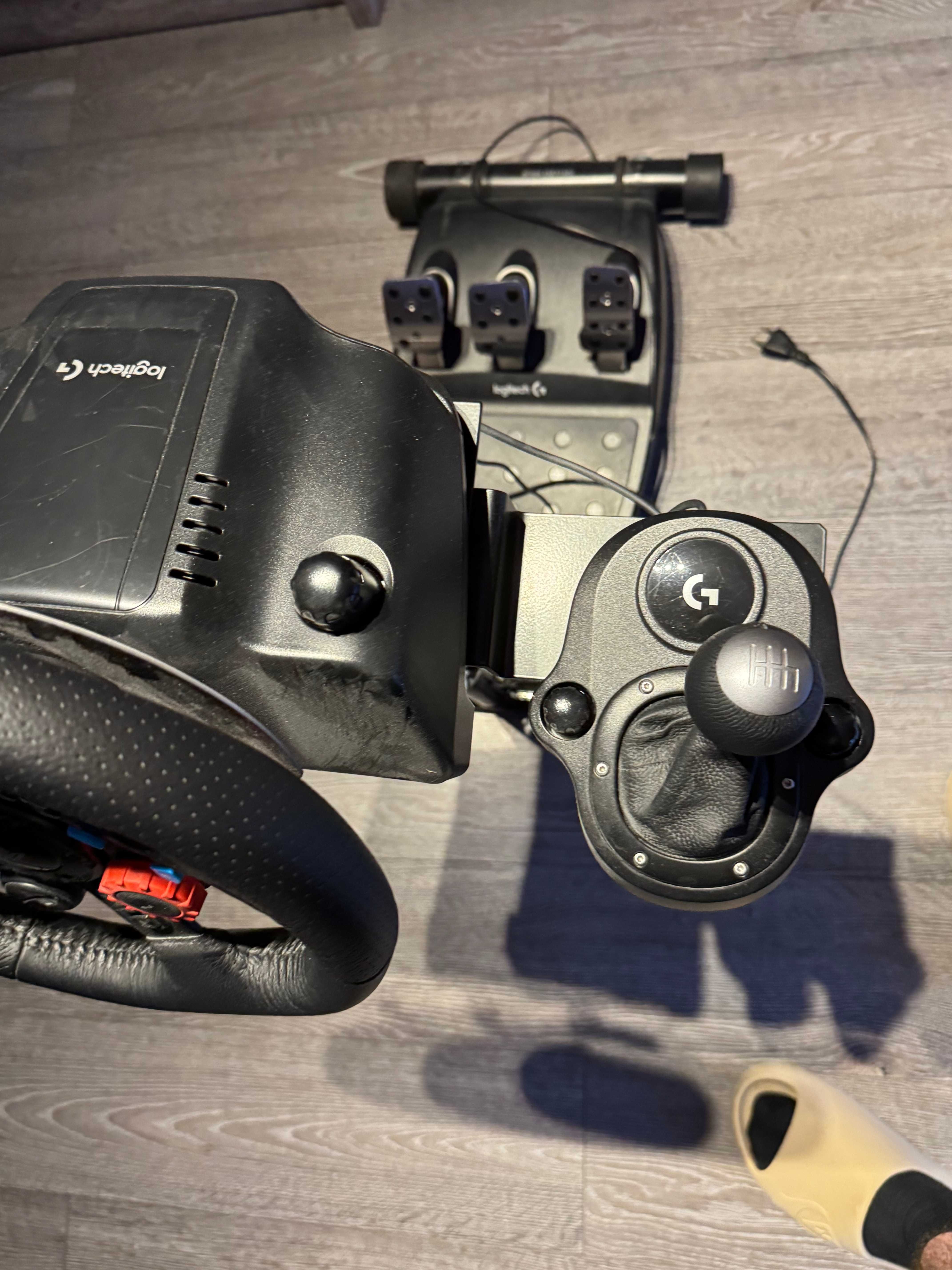 Kierownica Logitech G29 z shifterem i  stojakiem