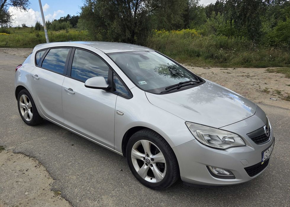 Opel Astra J 2009, 1.7 CDTI