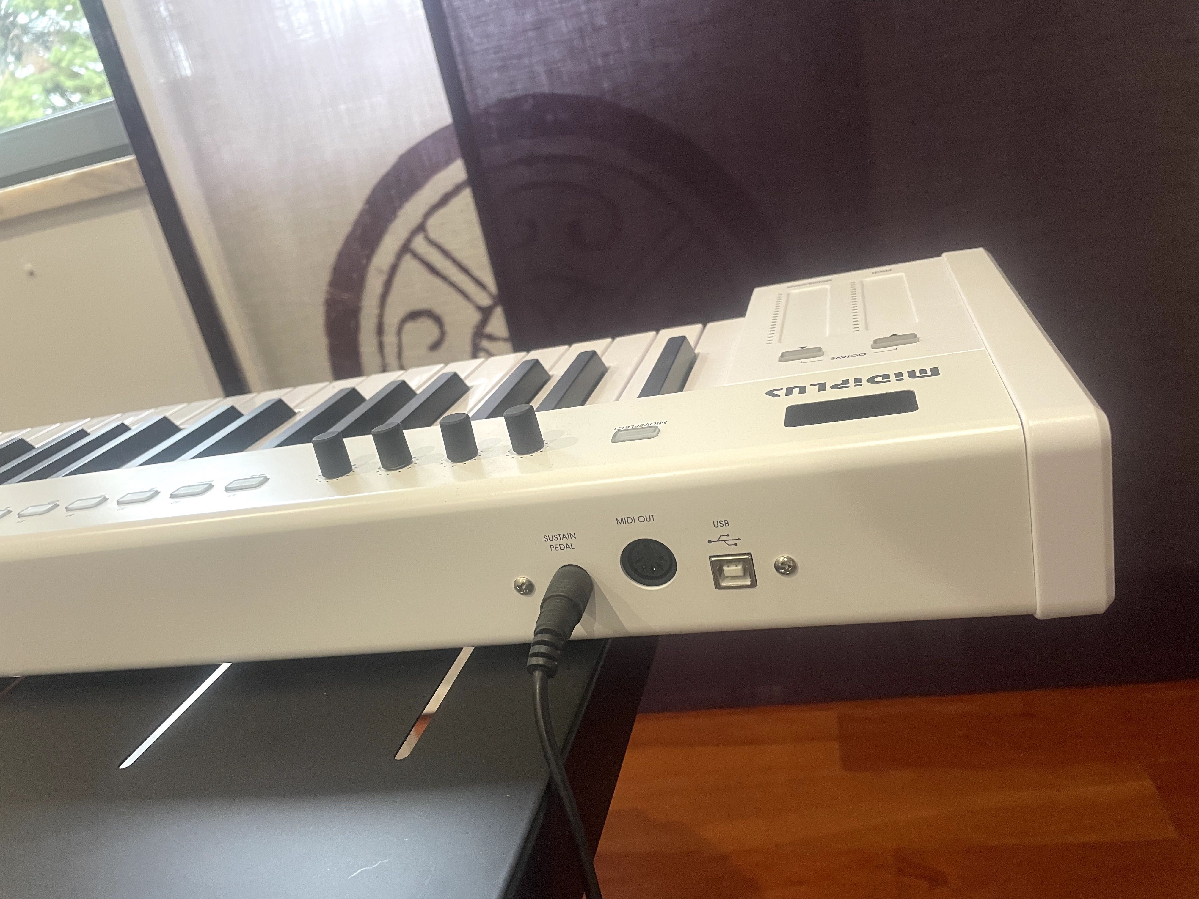 Controlador MIDIPLUS X8