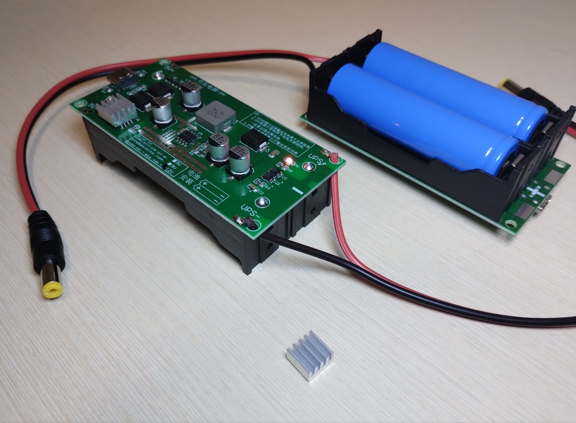 Модуль ДБЖ UPS 12V, 9V, 5V в комплекті з 18650, USB кабель для роутера