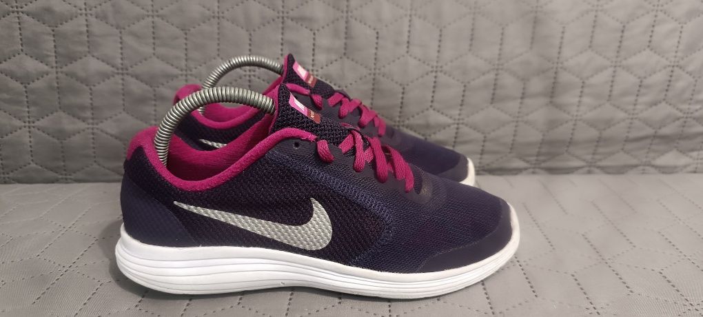 Кросівки Nike Revolution 3, 38,5 см, 24-25 см.