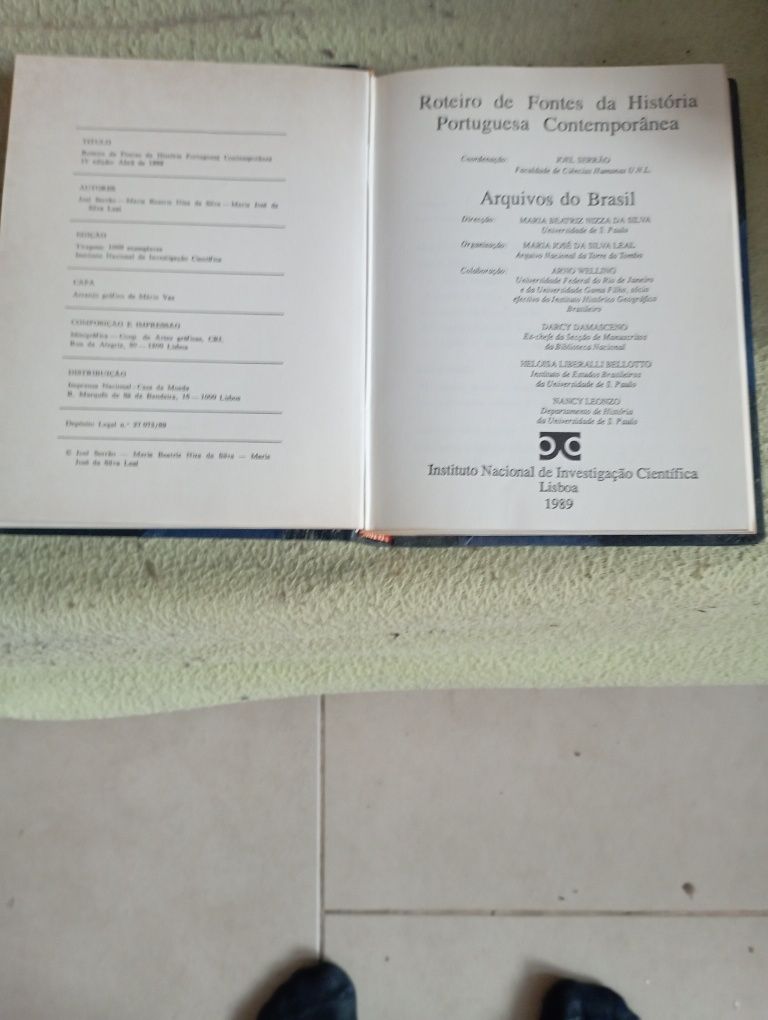 Livro em estado razoável