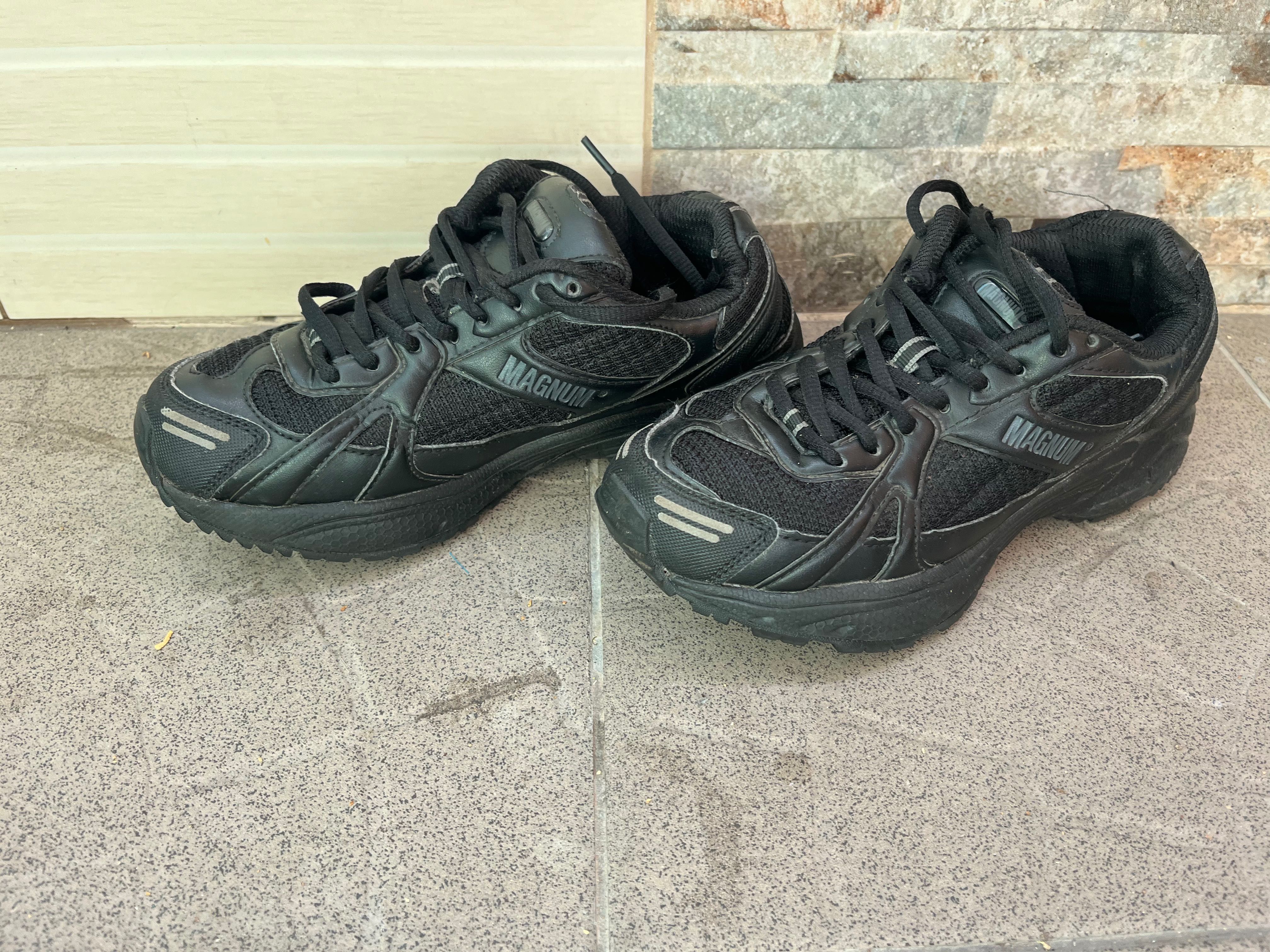 Кросівки Magnum Uniform Service Trainer Black (M.U.S.T.). Розмір 38М.