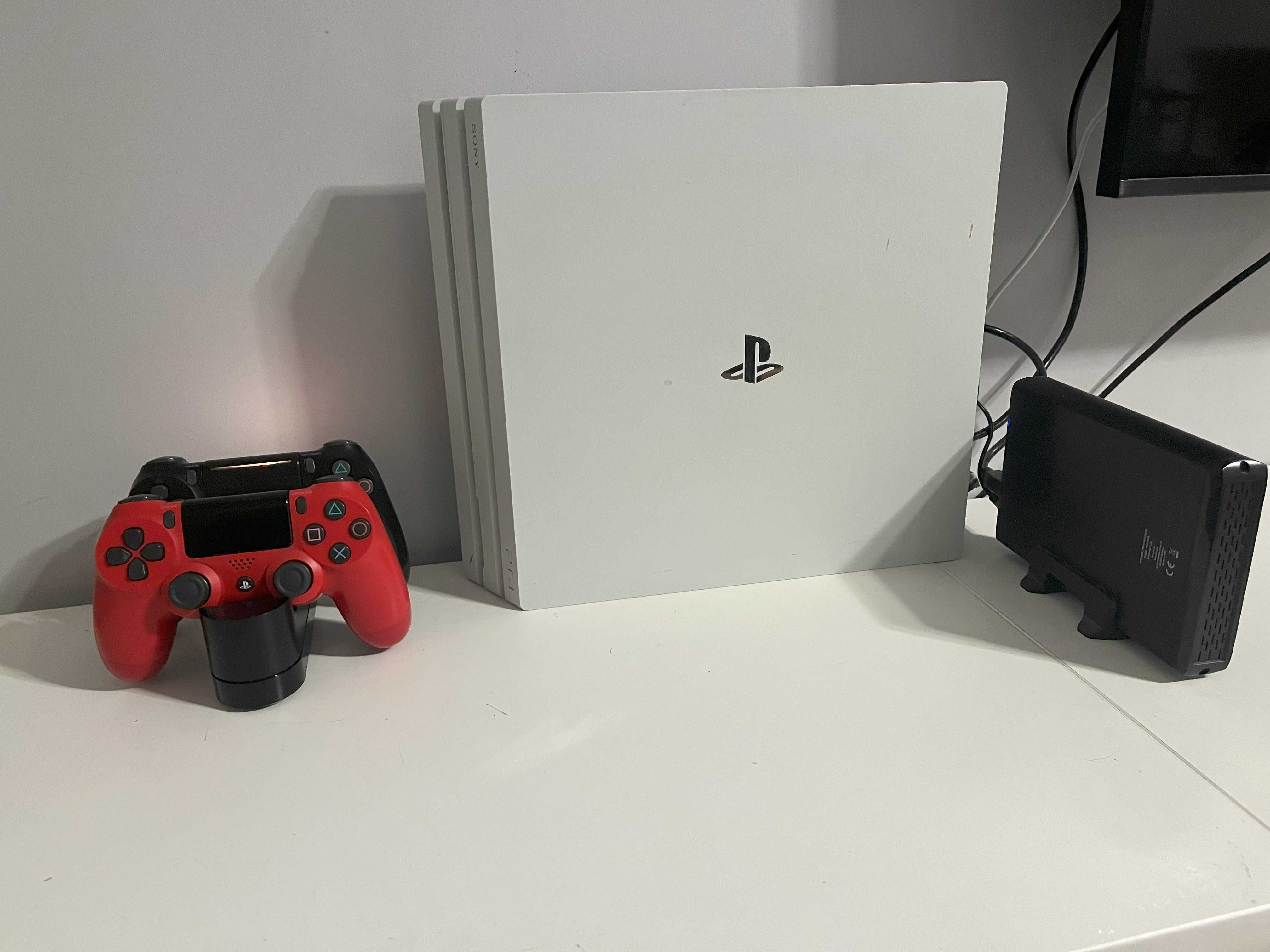 PS4 Pro 1TB + dysk zewnętrzny 3TB + stacja dokująca + pad + 5 gier