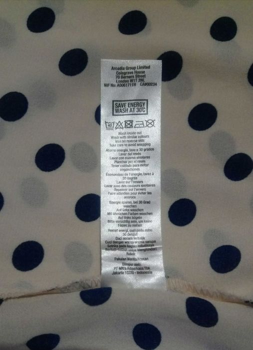 Блузка р.52 чорний горох на фоні коліру нюд довгі рукави