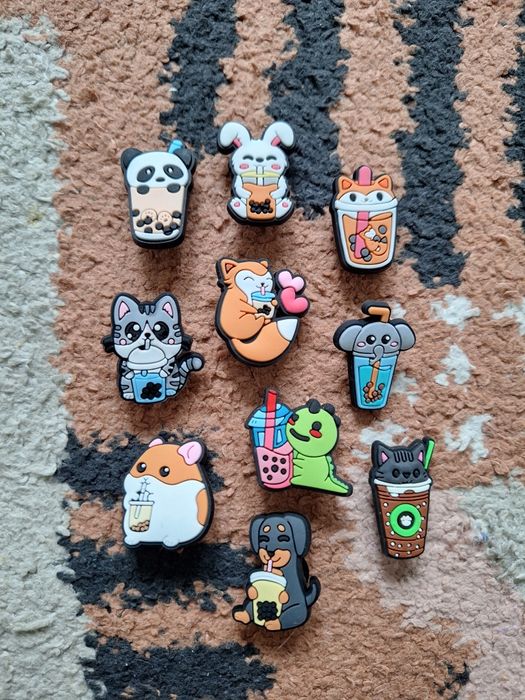 Przypinki do Crocs klamry piny jibbitz 10x buttony uroki dodatki