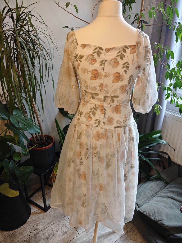 Sukienka biała w kwiaty z bufkami gorsetowa weselna komunijna retro