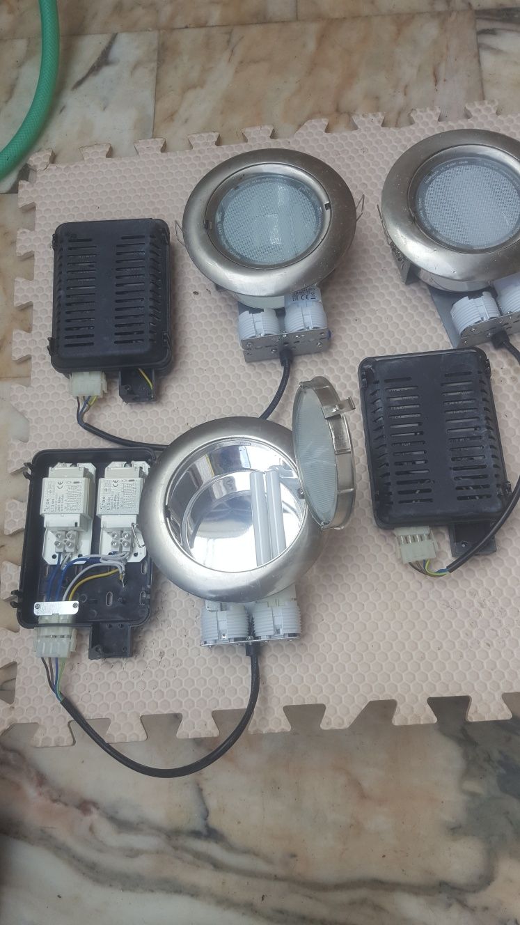 3 focos de aplicar  em tetos comos respetivos balastros
